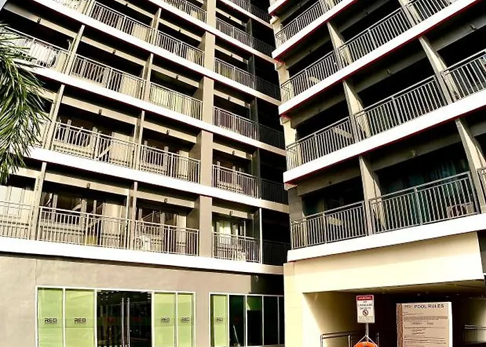 Luxury With Balcony On Amenity Floor, Easy Access To Pool, Sky Garden, Working Lounge And Gym In Makati 7f Apartment