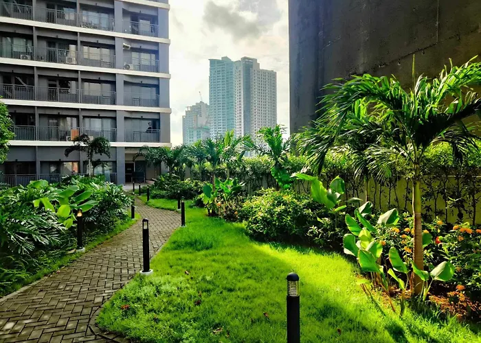 Luxury With Balcony On Amenity Floor, Easy Access To Pool, Sky Garden, Working Lounge And Gym In Makati 7f Apartment Manila