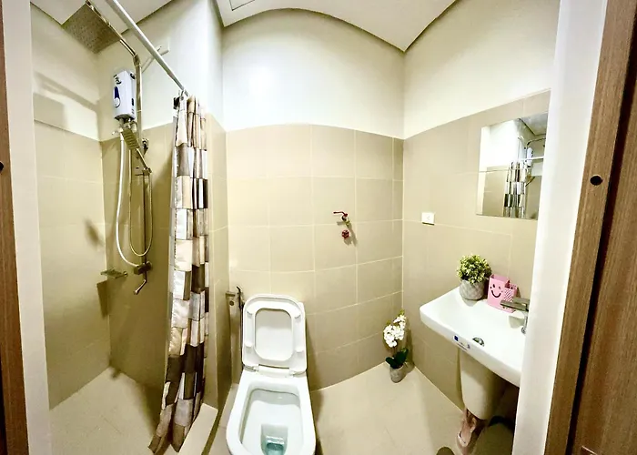 Luxury With Balcony On Amenity Floor, Easy Access To Pool, Sky Garden, Working Lounge And Gym In Makati 7f Apartment Manila