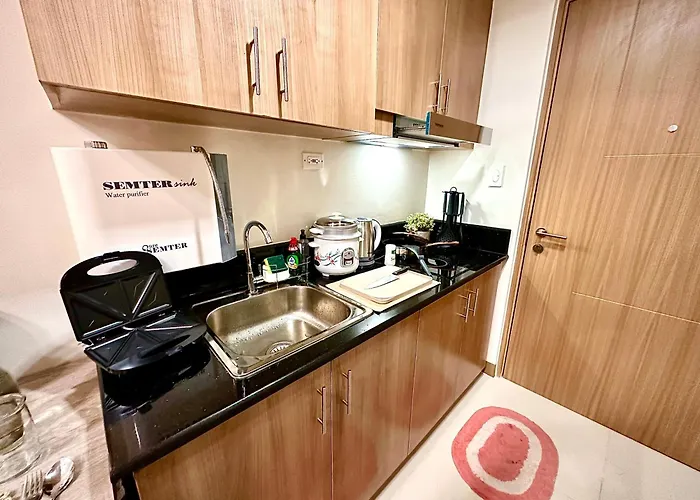 Luxury With Balcony On Amenity Floor, Easy Access To Pool, Sky Garden, Working Lounge And Gym In Makati 7f * Manila
